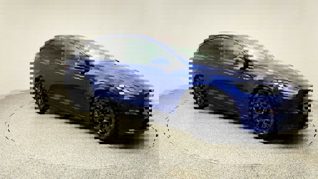 Used 2024 Tesla Model X image 3