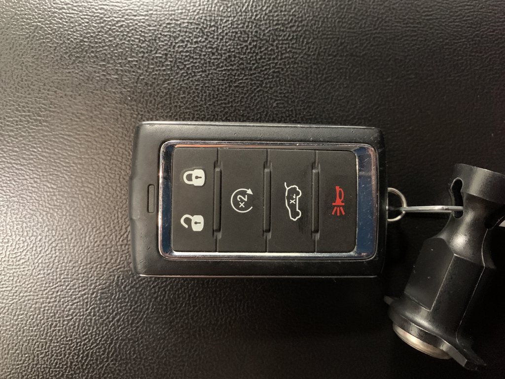 Used 2025 Jeep Grand Cherokee Altitude AWD/4WD image 16