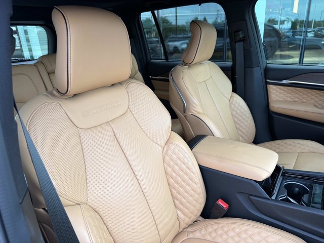 Used 2025 Jeep Grand Cherokee Summit w/ Obsidian Package AWD/4WD image 19