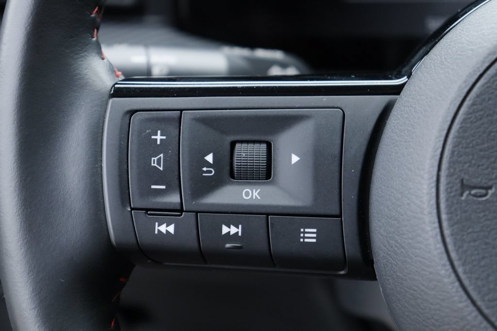 Used 2025 Nissan Kicks SR w/ SR Premium Package AWD/4WD image 12