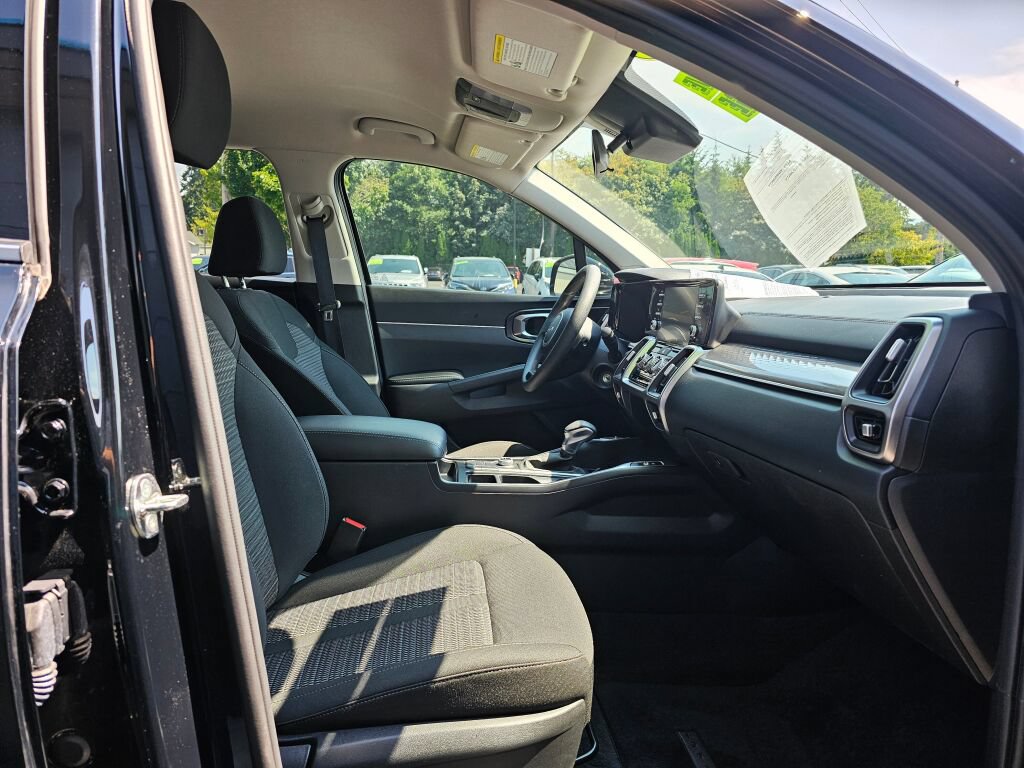 Used 2023 Kia Sorento LX AWD/4WD image 9