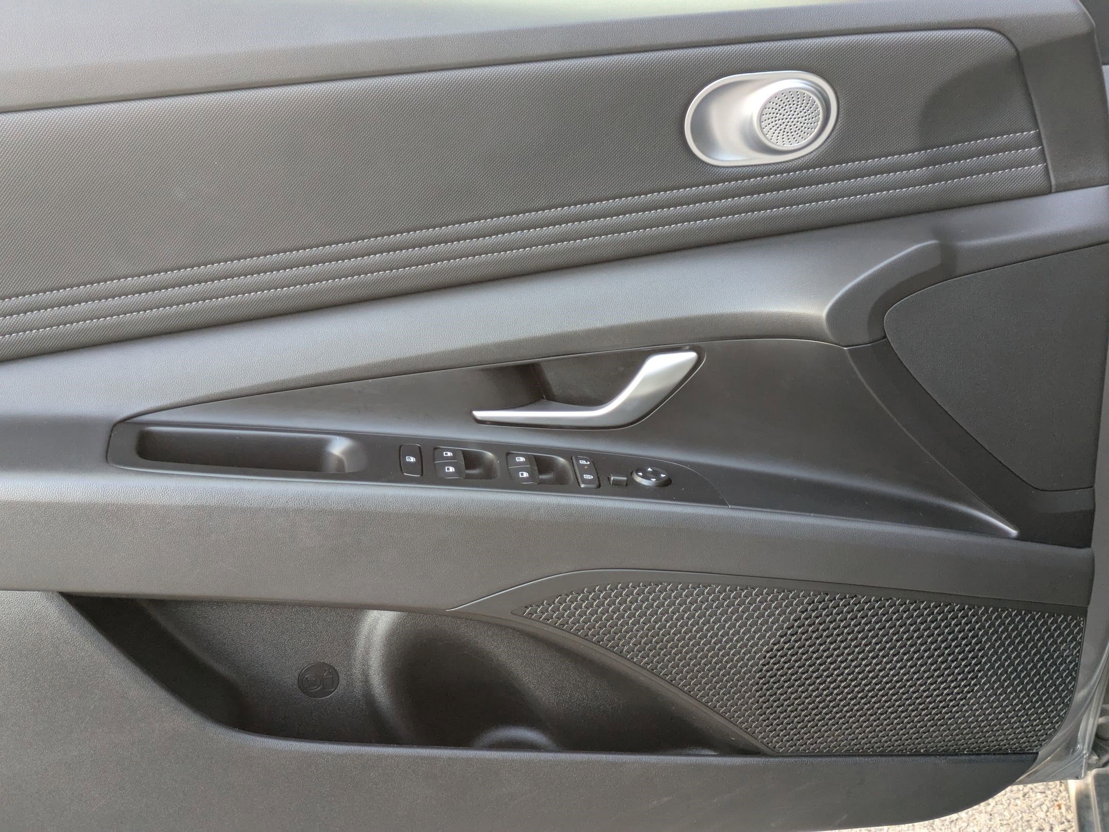 Used 2024 Hyundai Elantra SEL w/ Convenience Package image 9