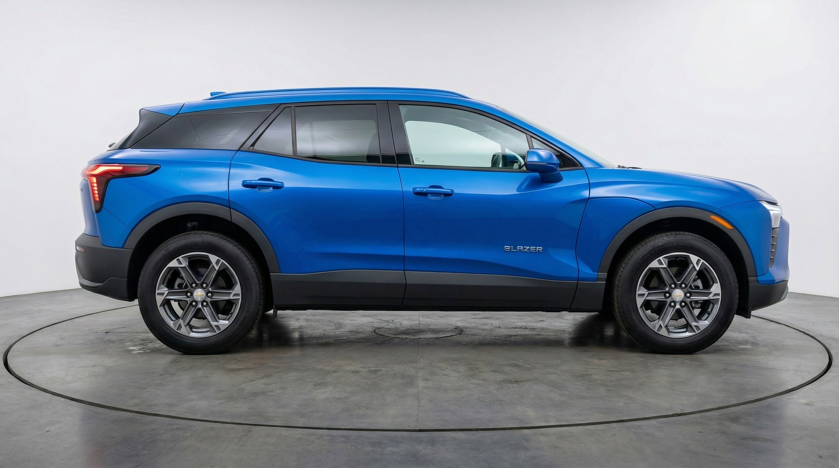 Used 2025 Chevrolet Blazer LT FWD image 11