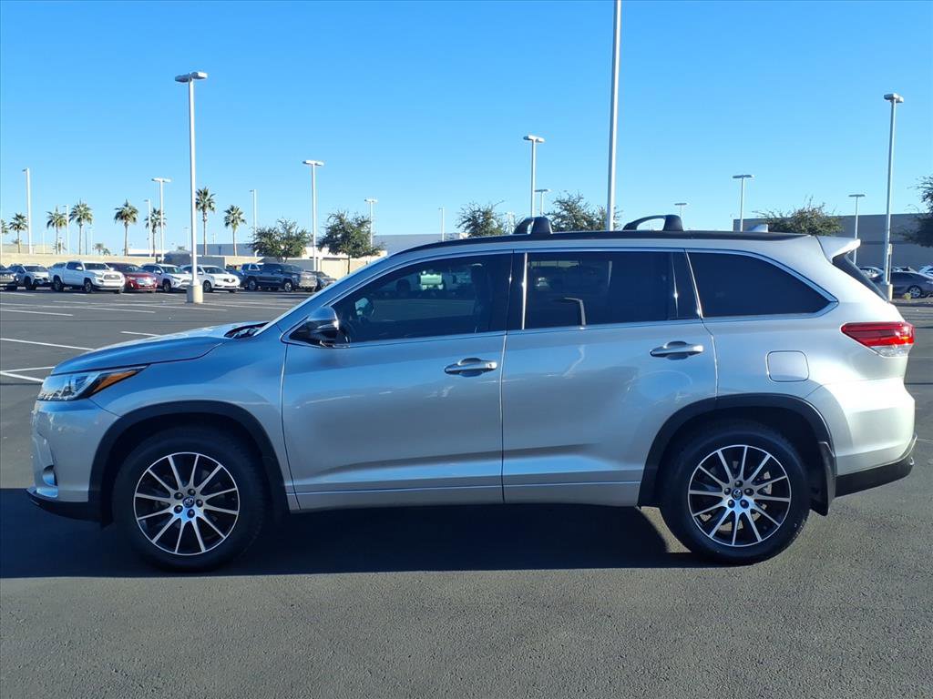Used 2017 Toyota Highlander SE image 11