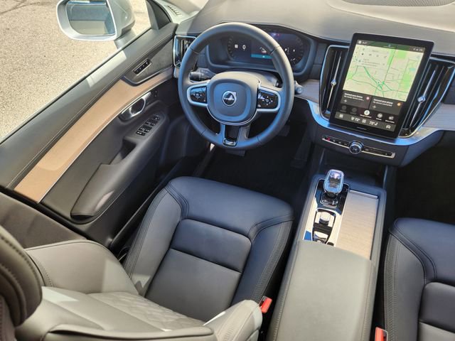 Certified 2025 Volvo XC90 B5 Core w/ Climate Package AWD/4WD image 11