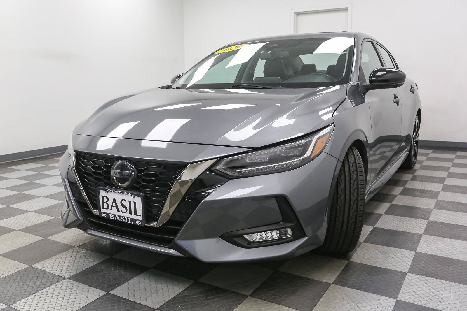 Used 2020 Nissan Sentra SR w/ Premium Package FWD image 4