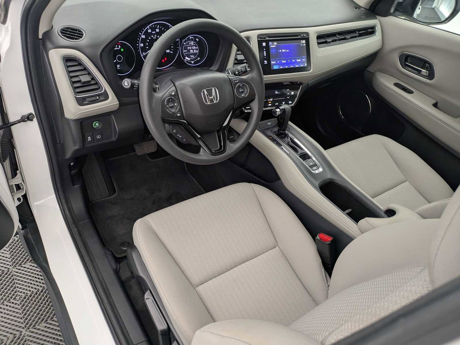 Used 2017 Honda HR-V EX image 2