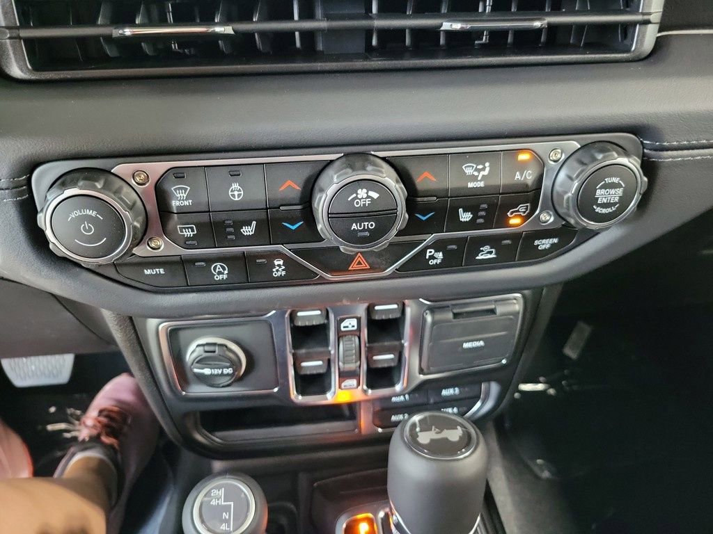 New 2025 Jeep Wrangler Sahara image 20