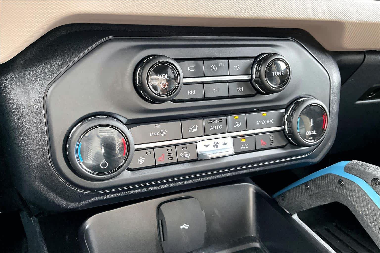 Used 2022 Ford Bronco Wildtrak AWD/4WD image 35