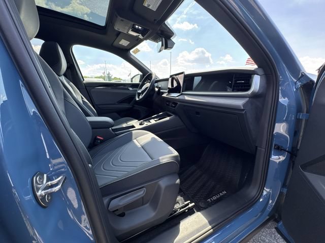 New 2026 Volkswagen Tiguan SE R-Line AWD/4WD image 29