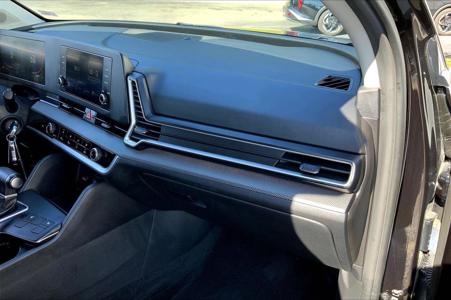 Used 2024 Kia Sportage LX image 14