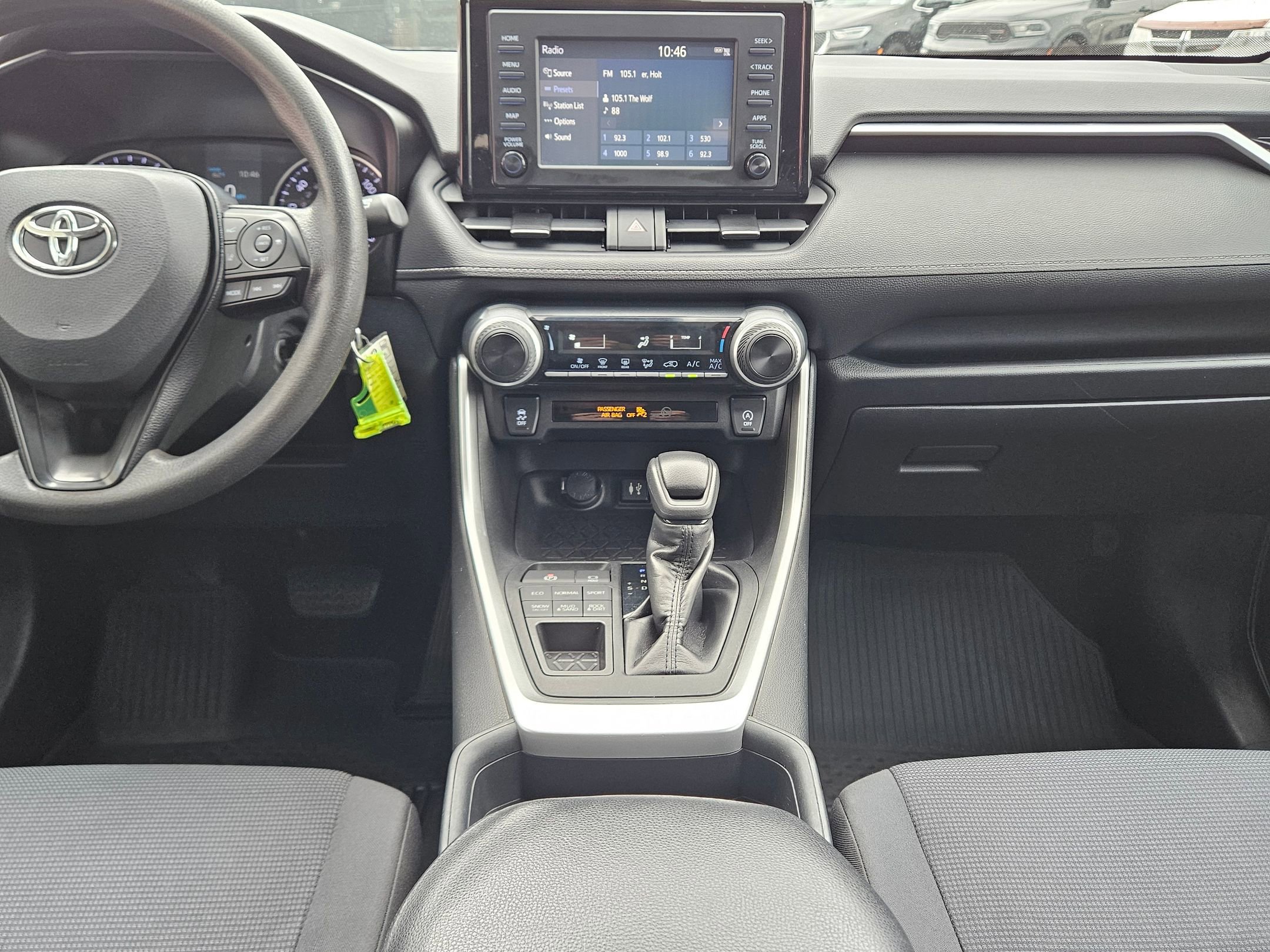 Used 2019 Toyota RAV4 LE w/ Carpet Mat Package image 10