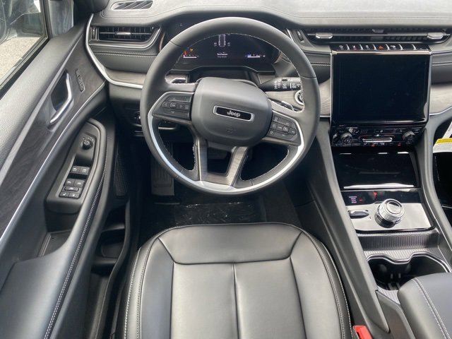 New 2025 Jeep Grand Cherokee Limited w/ Black Appearance Package image 36