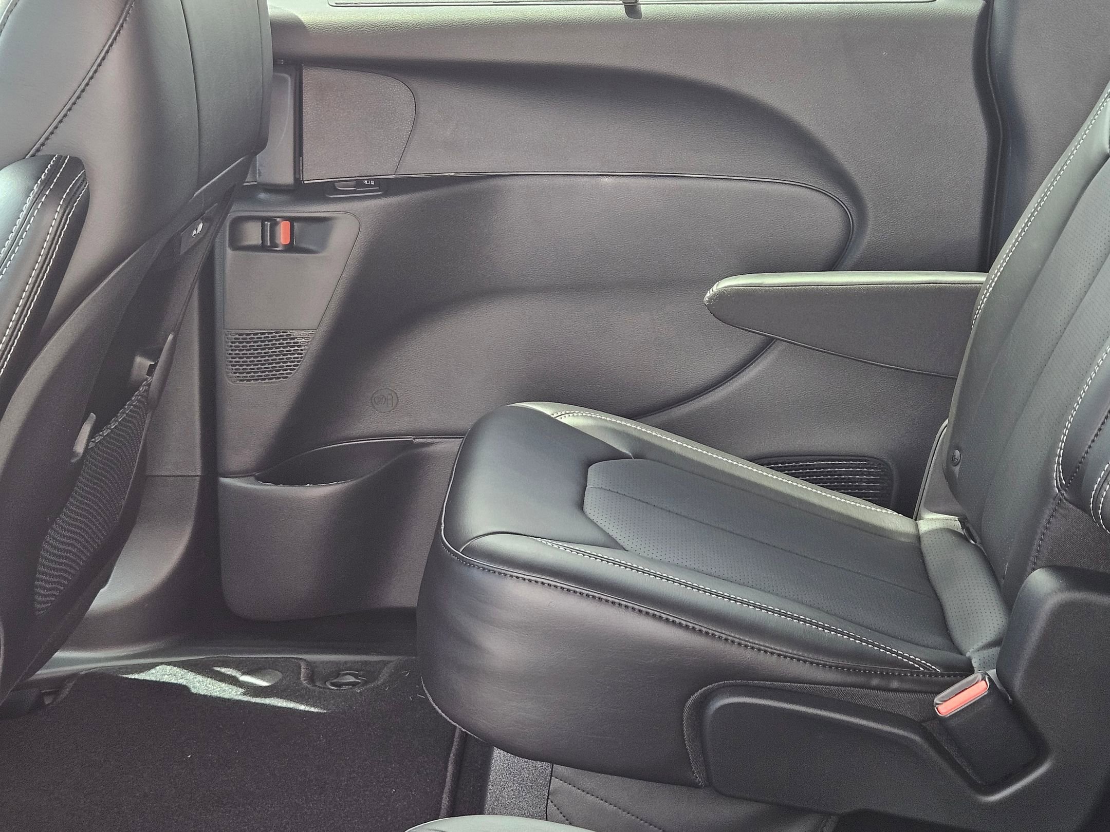 New 2027 Chrysler Pacifica Select FWD image 20