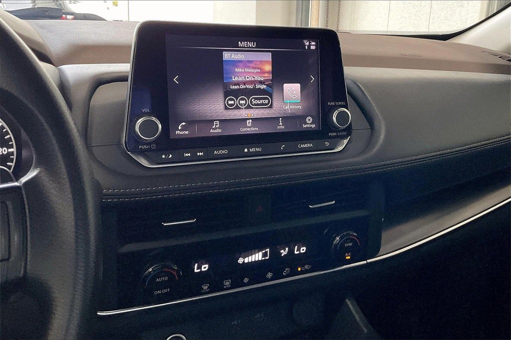 Used 2023 Nissan Rogue SV image 10