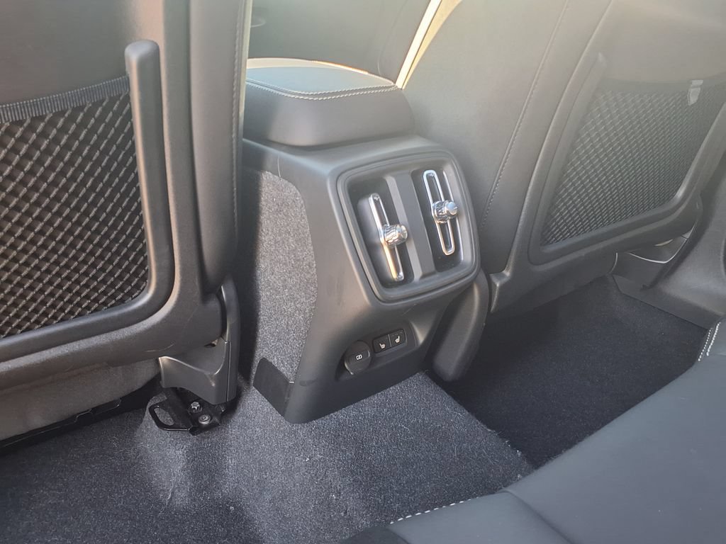 Certified 2023 Volvo XC40 B5 Plus w/ Climate Package AWD/4WD image 24