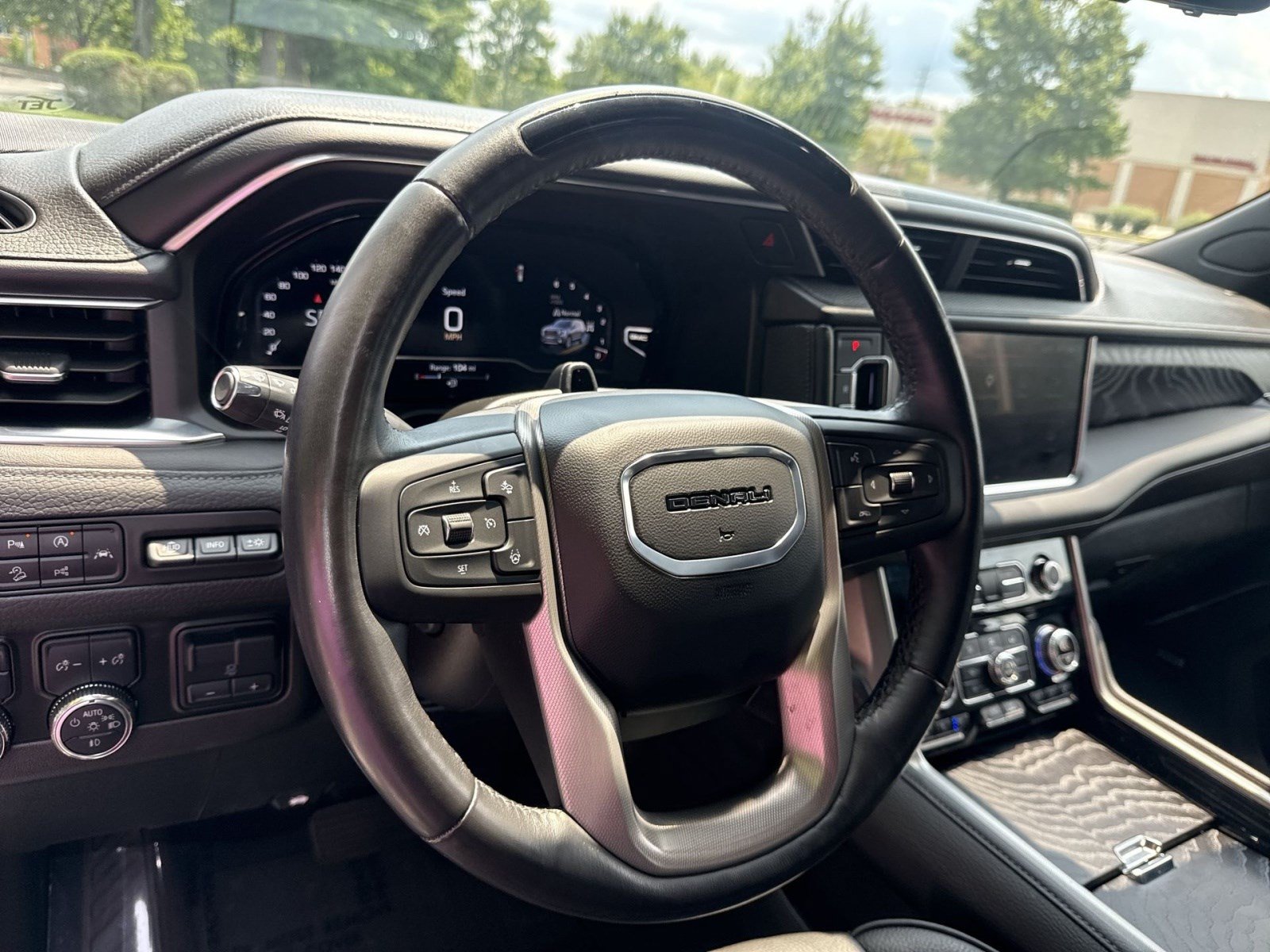 Used 2024 GMC Yukon XL Denali w/ Denali Reserve Package AWD/4WD image 16