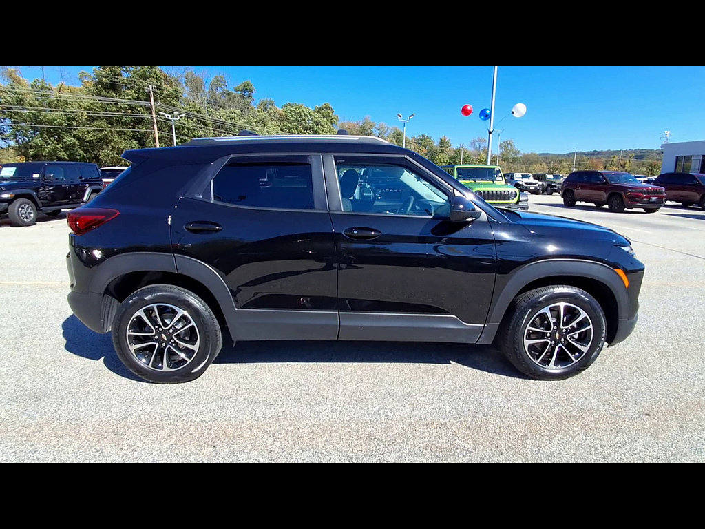 Used 2024 Chevrolet TrailBlazer LT AWD/4WD image 9