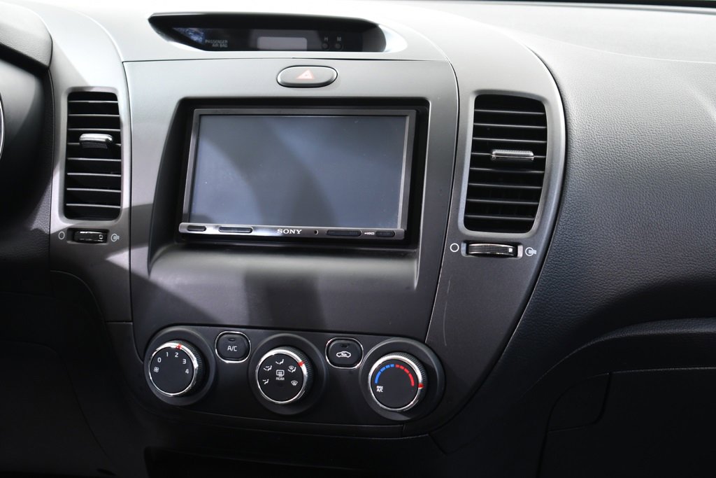 Used 2018 Kia Forte LX w/ LX Rear Camera Package image 9