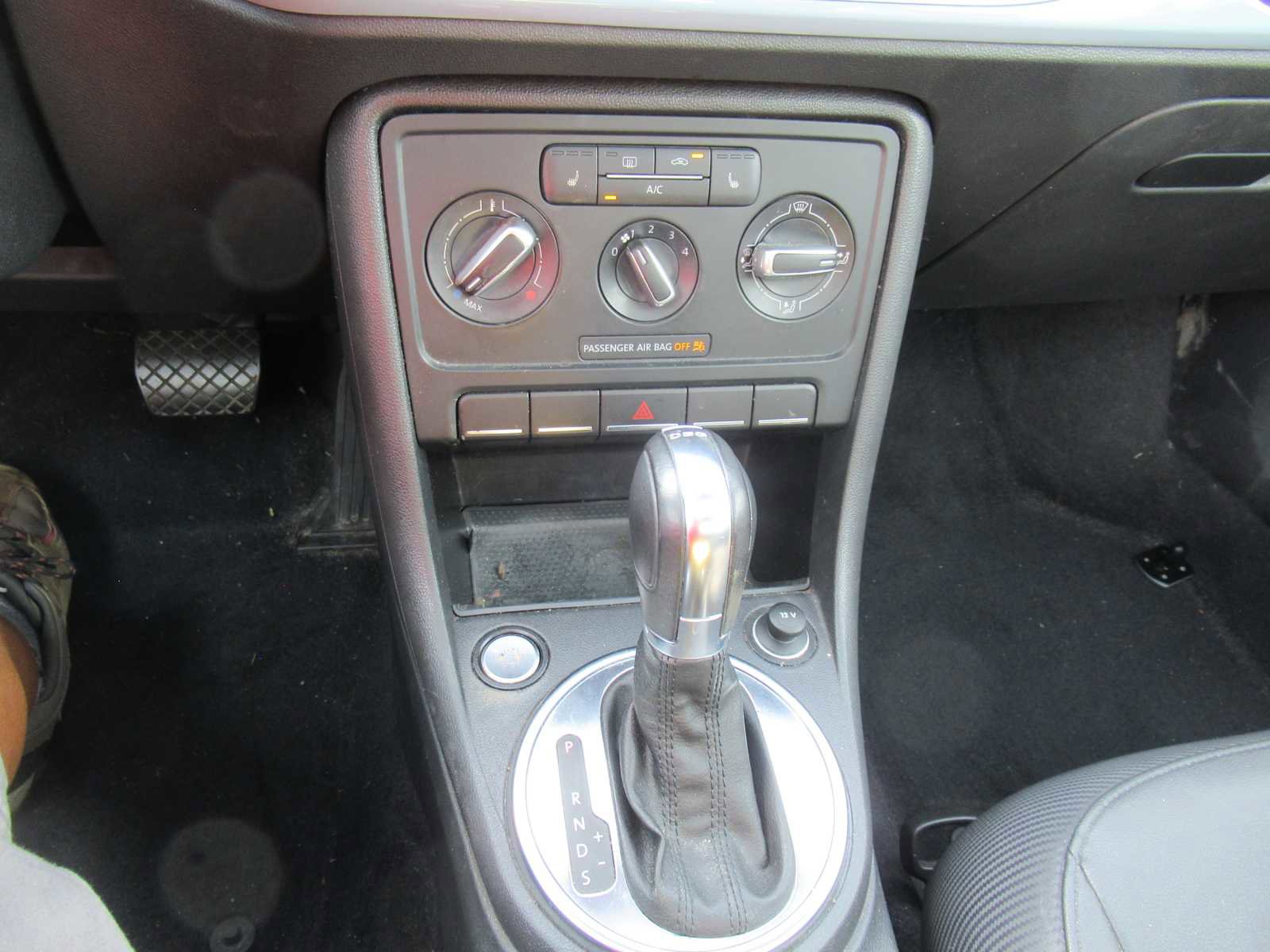 Used 2013 Volkswagen Beetle TDI image 18