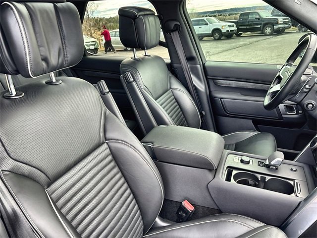 Used 2022 Land Rover Discovery HSE R-Dynamic image 24