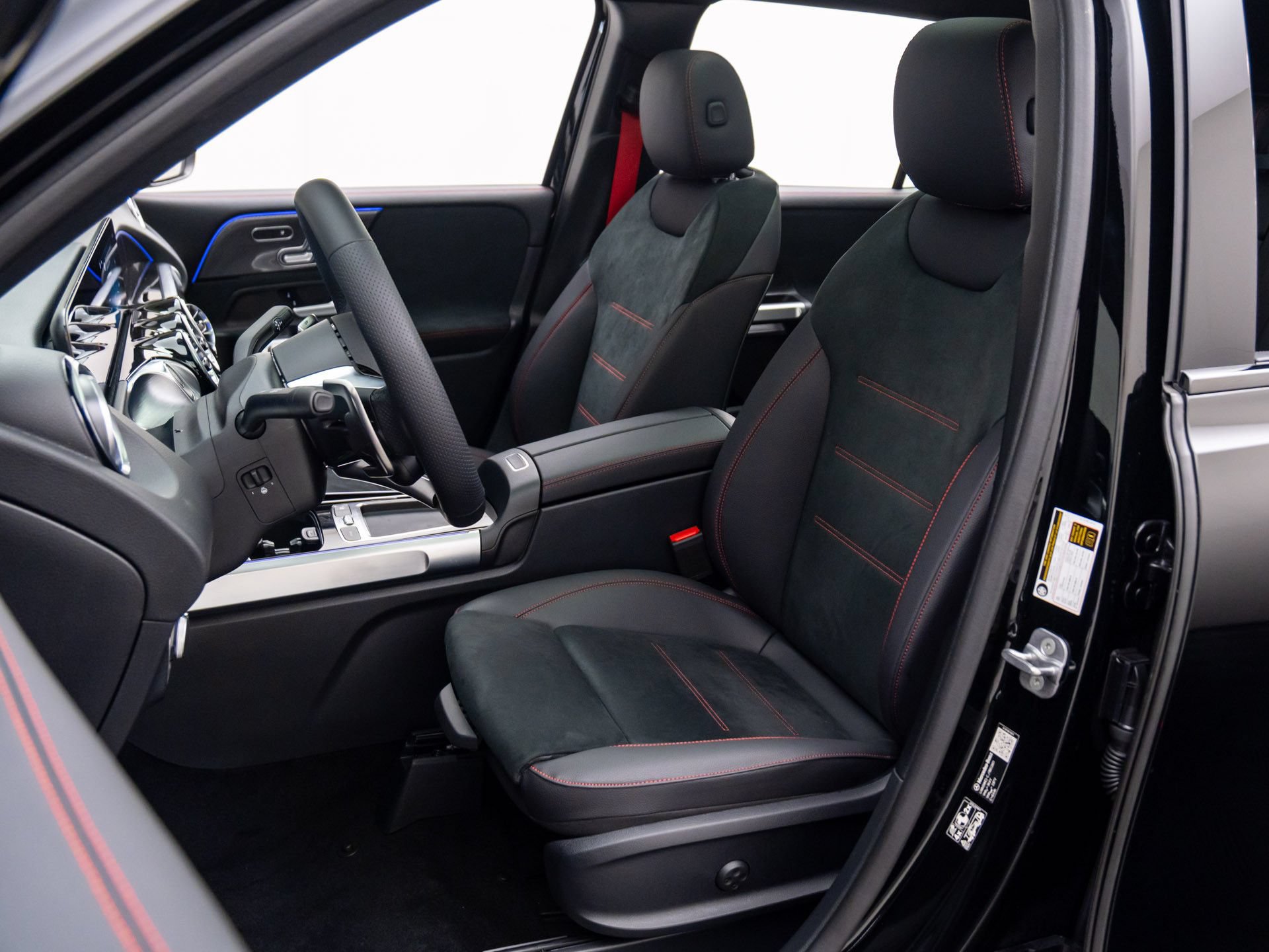 New 2026 Mercedes-Benz GLB 35 AMG 4MATIC image 17