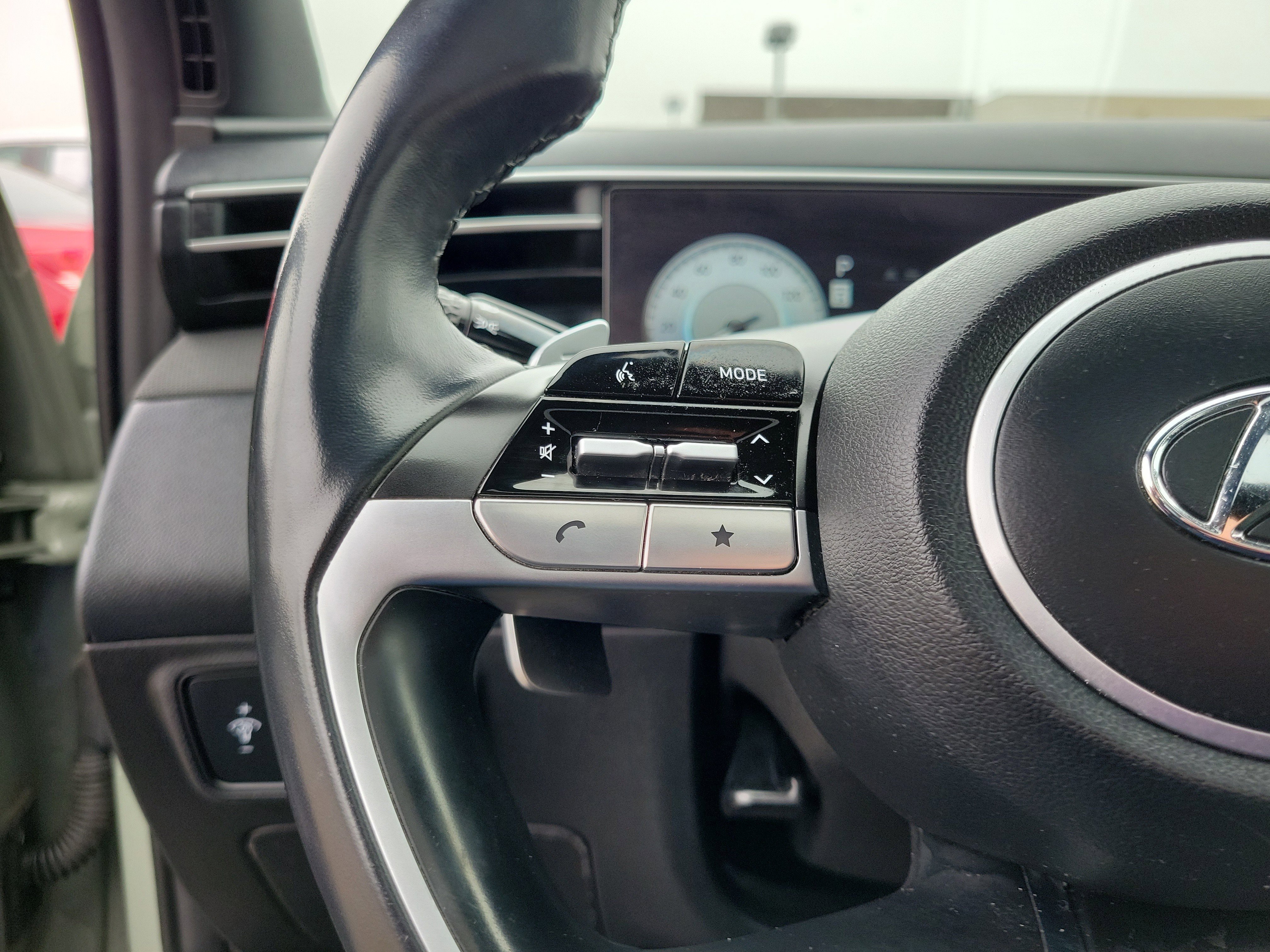 Used 2022 Hyundai Santa Cruz Limited image 23