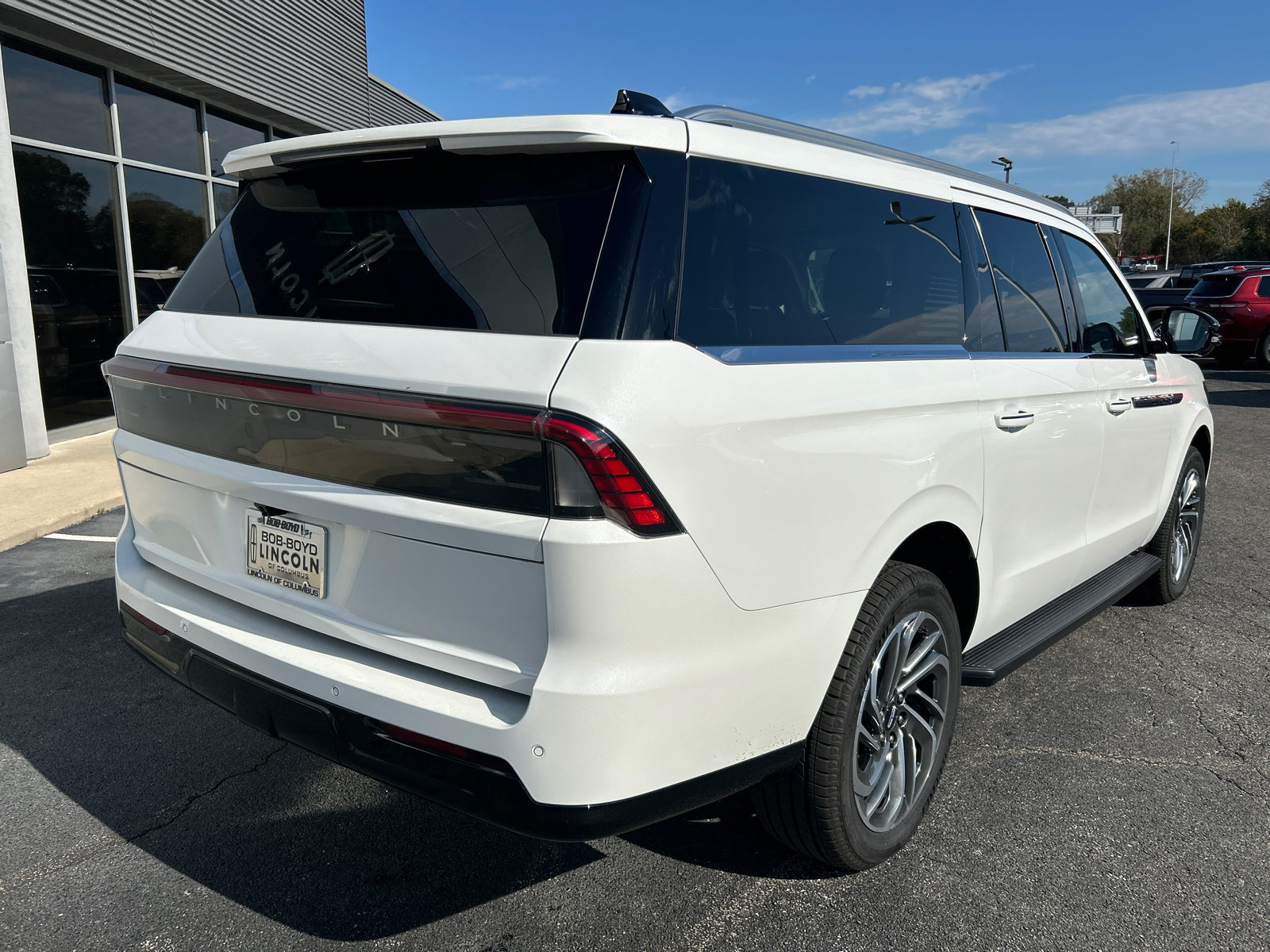 New 2026 Lincoln Navigator L Premier AWD/4WD image 7