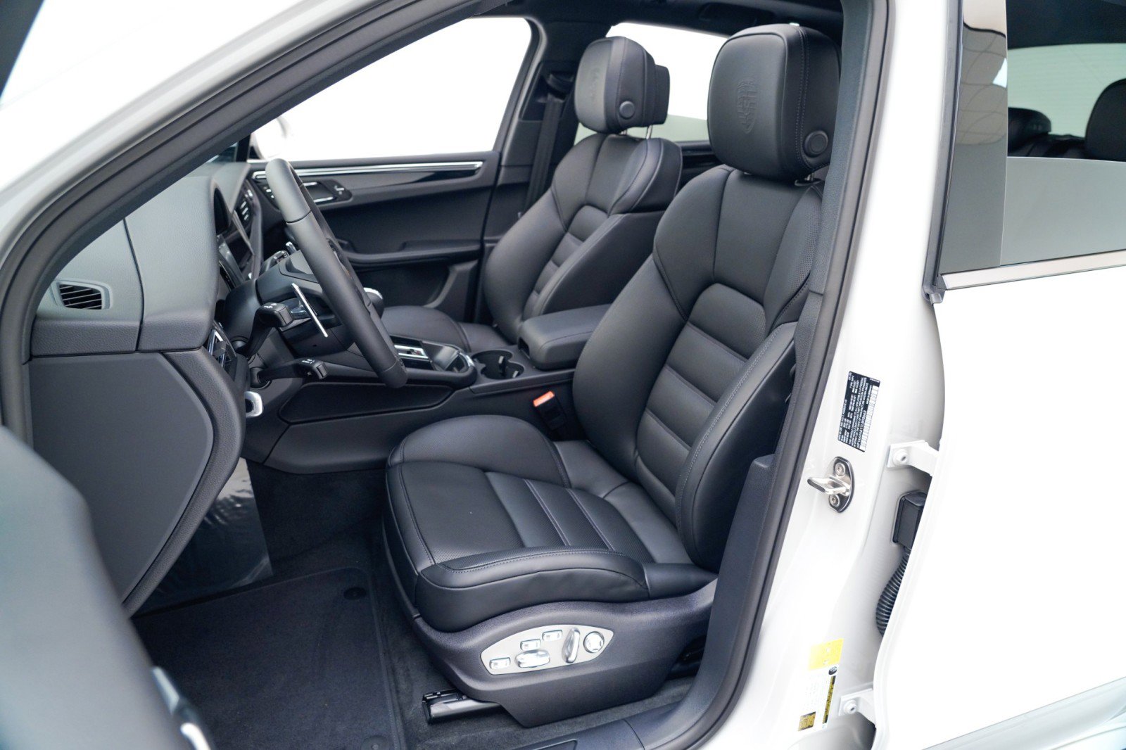 New 2026 Porsche Macan image 5