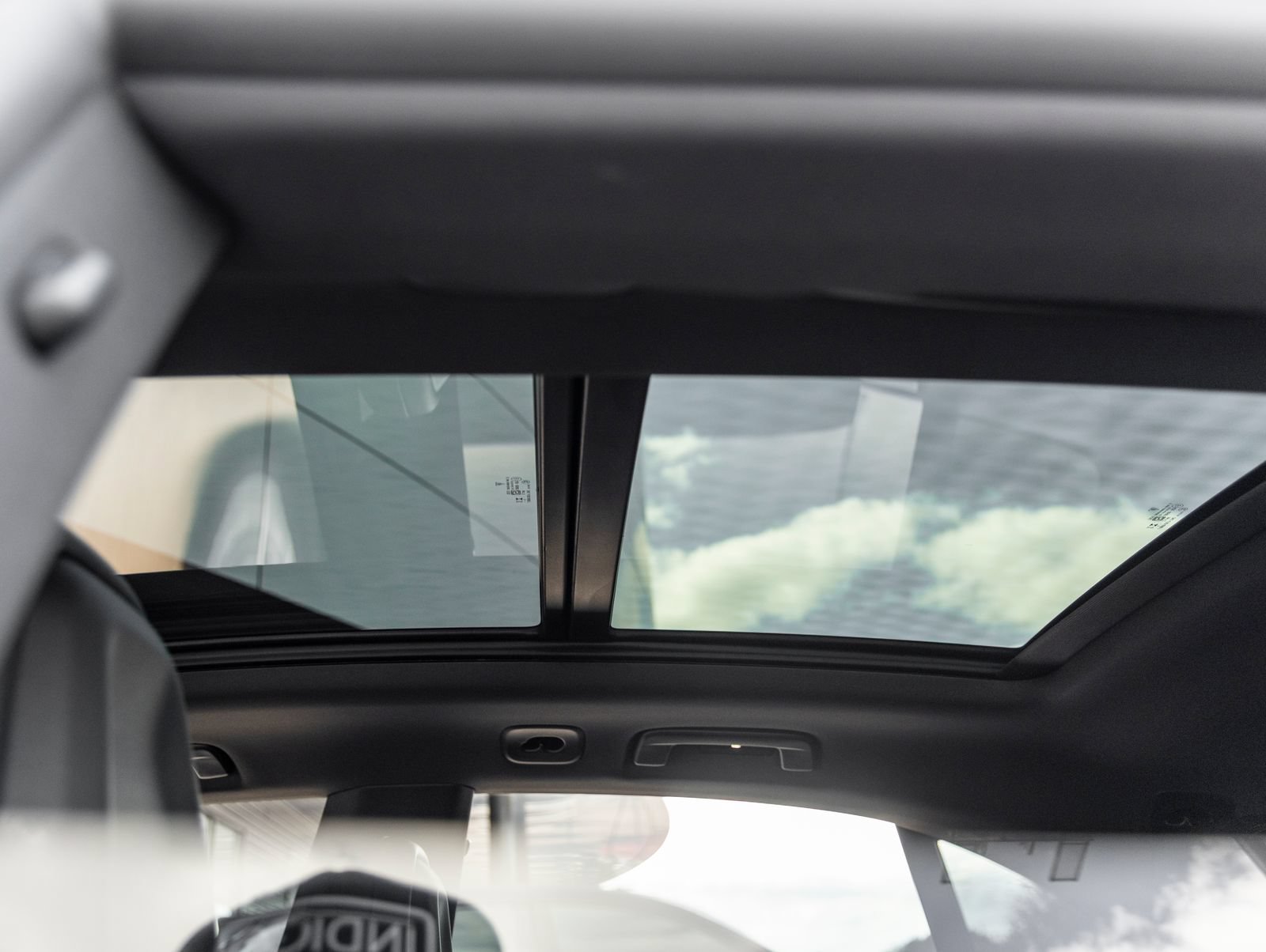Certified 2025 Porsche Macan Electric RWD image 24