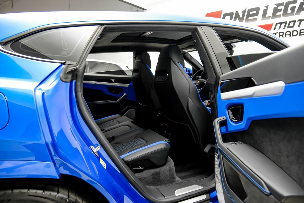 Used 2025 Lamborghini Urus SE AWD/4WD image 48
