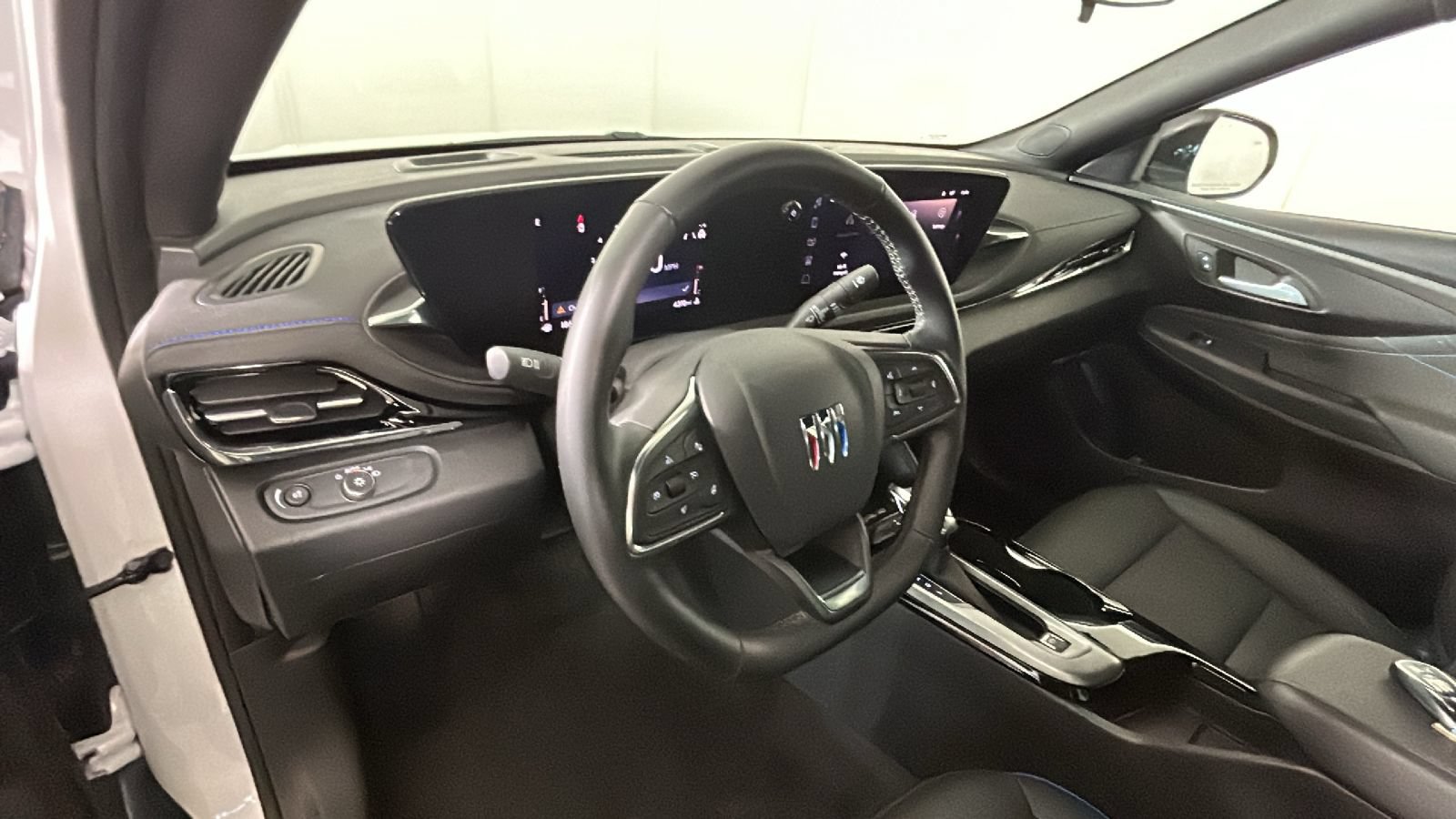 Used 2024 Buick Envista Sport Touring w/ Convenience I Package FWD image 17