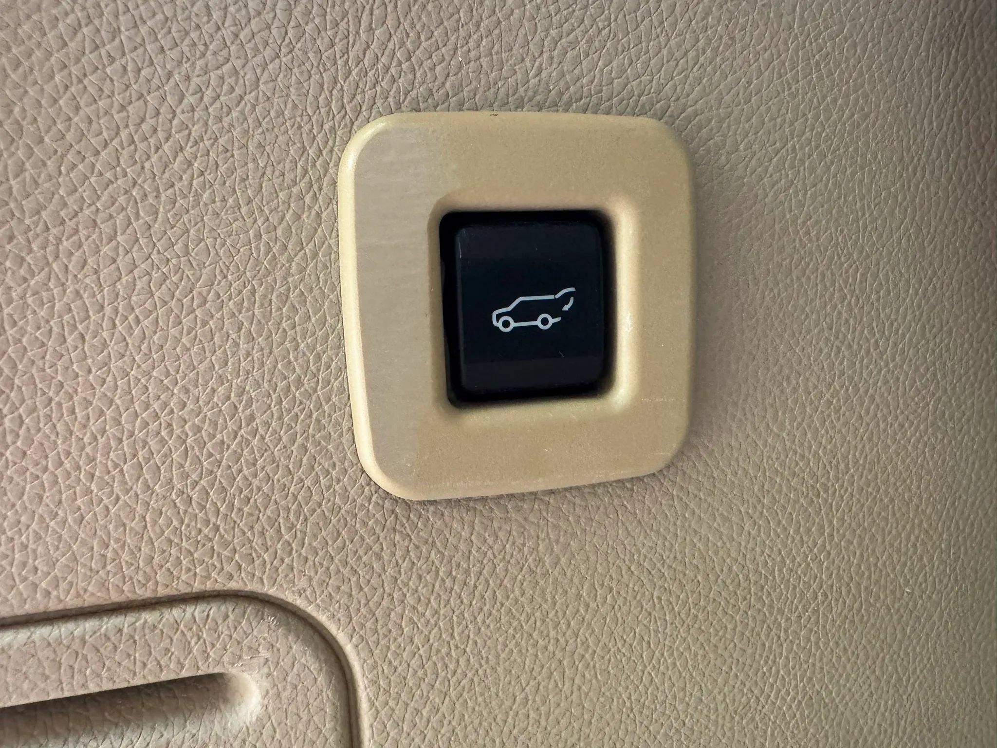 Used 2014 Ford Expedition XLT w/ Equipment Group 202A AWD/4WD image 15