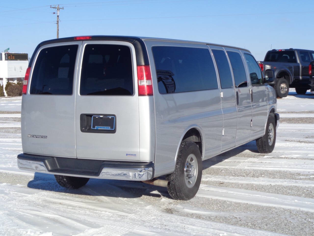 Used 2017 Chevrolet Express 3500 LT w/ LT Preferred Equipment Group image 6