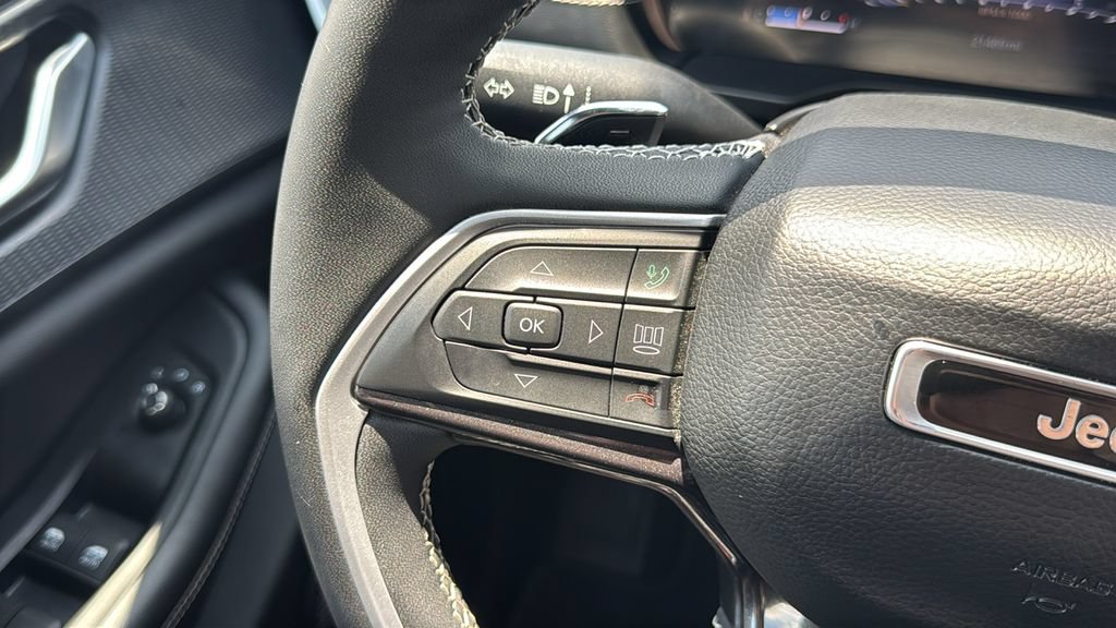 Used 2023 Jeep Grand Cherokee Altitude AWD/4WD image 21