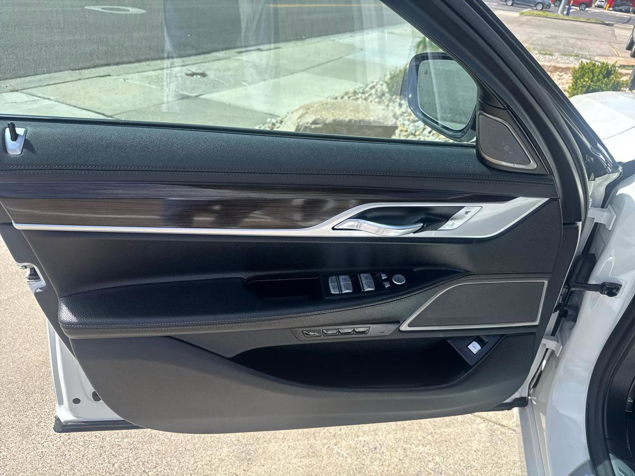 Used 2019 BMW 740i xDrive image 10