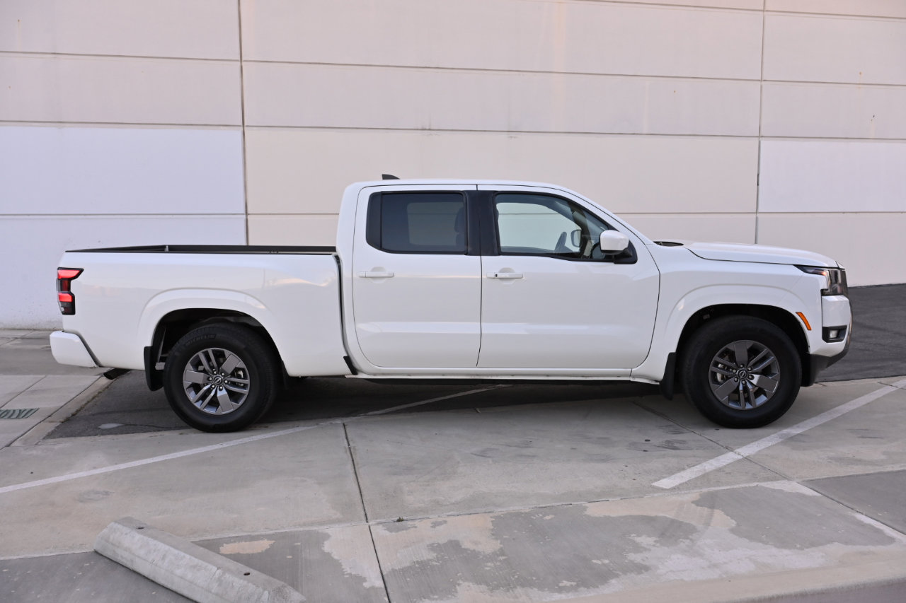 Used 2025 Nissan Frontier SV w/ SV Convenience Package RWD image 8
