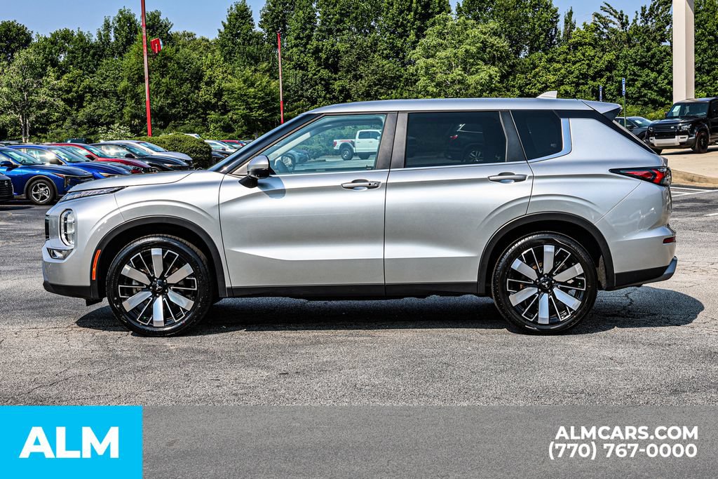 Used 2025 Mitsubishi Outlander SE FWD image 8