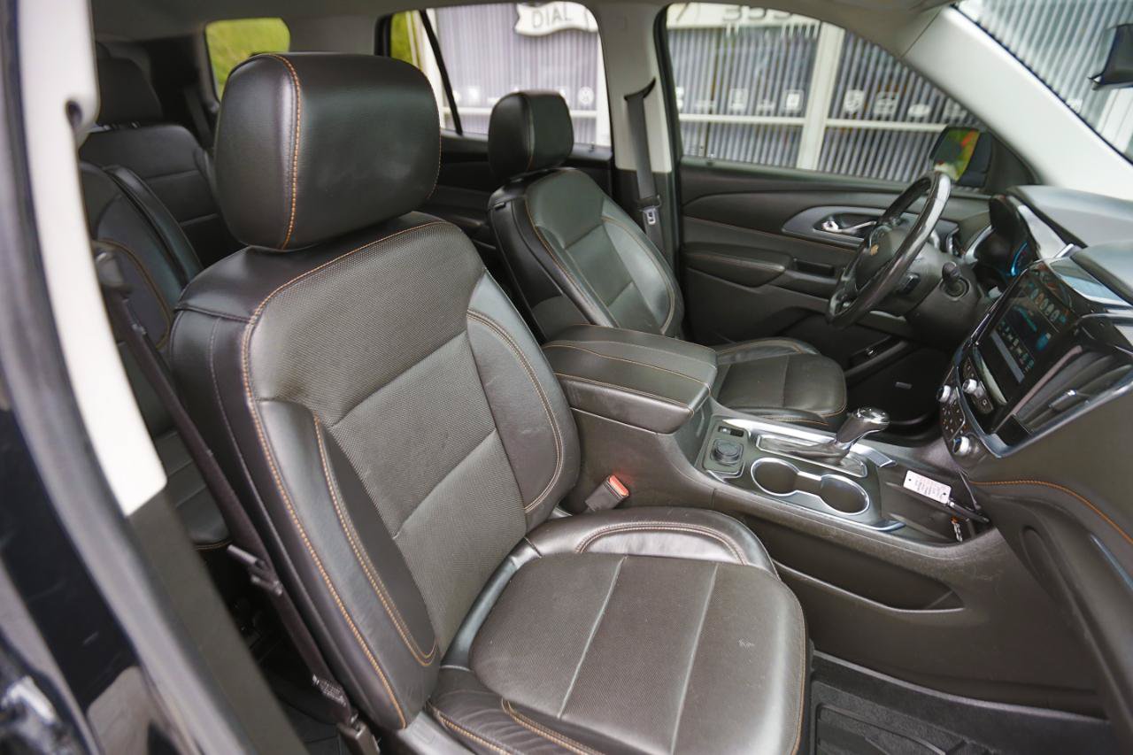 Used 2018 Chevrolet Traverse Premier w/ Driver Confidence II Package FWD image 17
