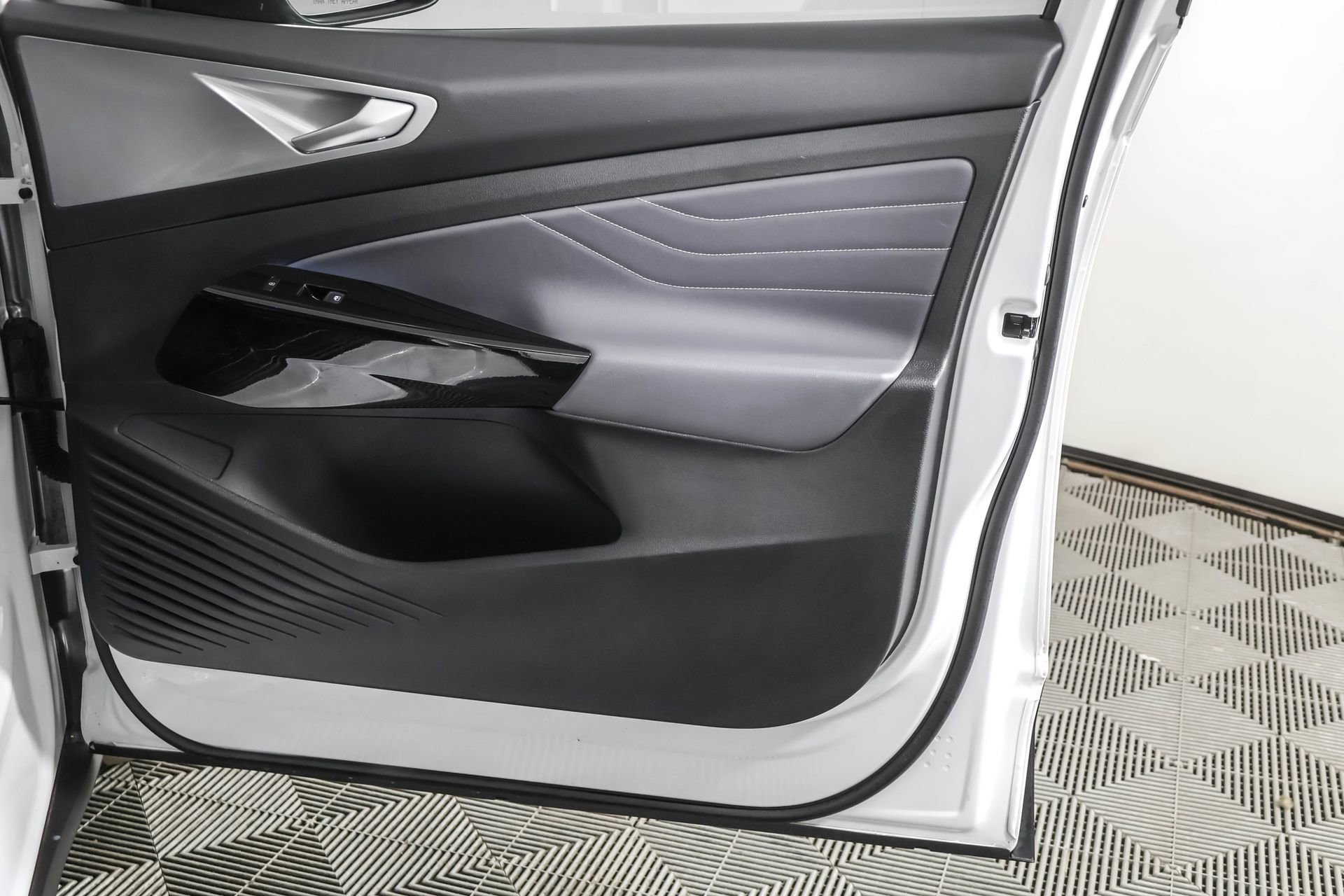 Certified 2023 Volkswagen ID.4 Pro S Plus image 49