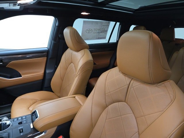 New 2026 Toyota Highlander Platinum image 21