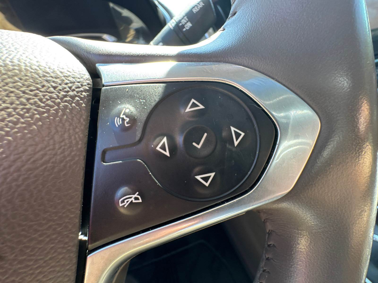 Used 2020 Chevrolet Traverse Premier FWD image 36