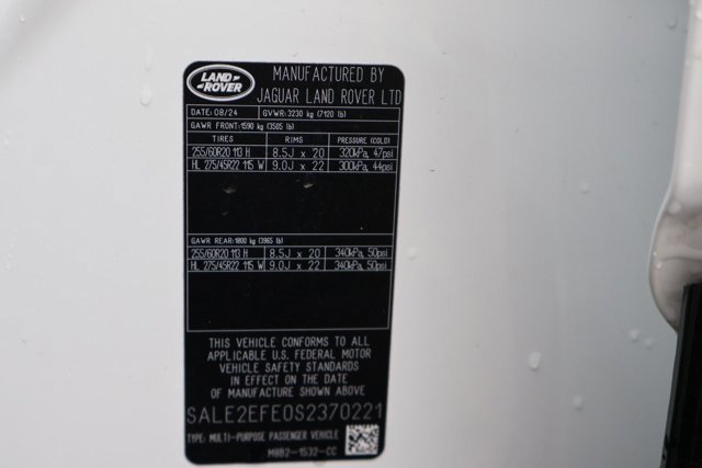 Used 2025 Land Rover Defender 110 X-Dynamic SE image 16