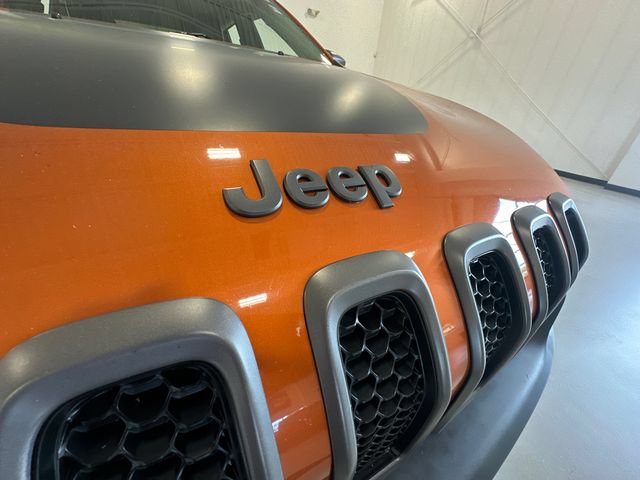 Used 2016 Jeep Cherokee Trailhawk w/ Leather Interior Group AWD/4WD image 31