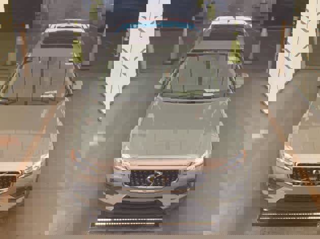 Used 2025 Volvo V60 B5 Cross Country Plus image 12