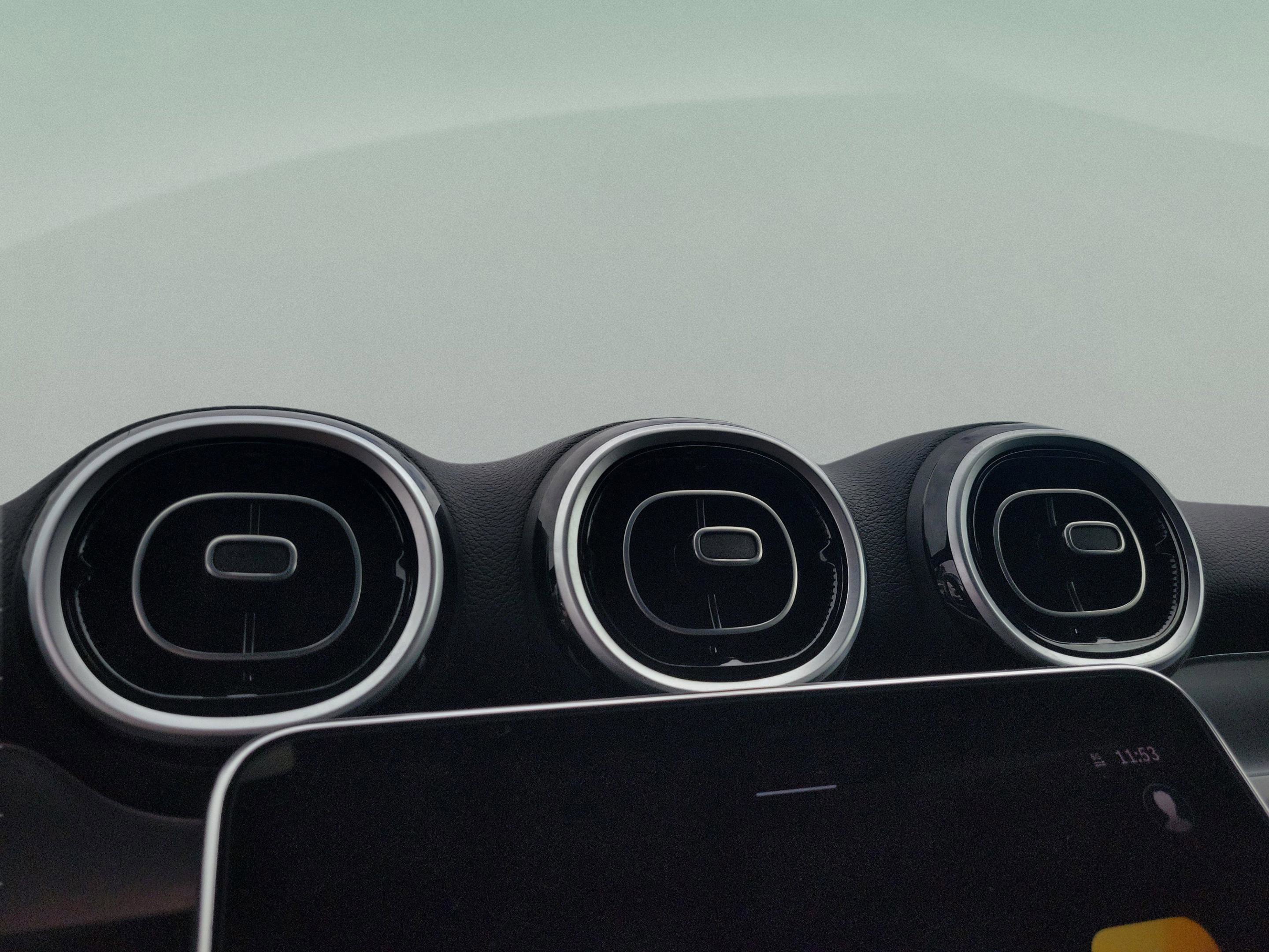 Certified 2025 Mercedes-Benz GLC 300 image 30