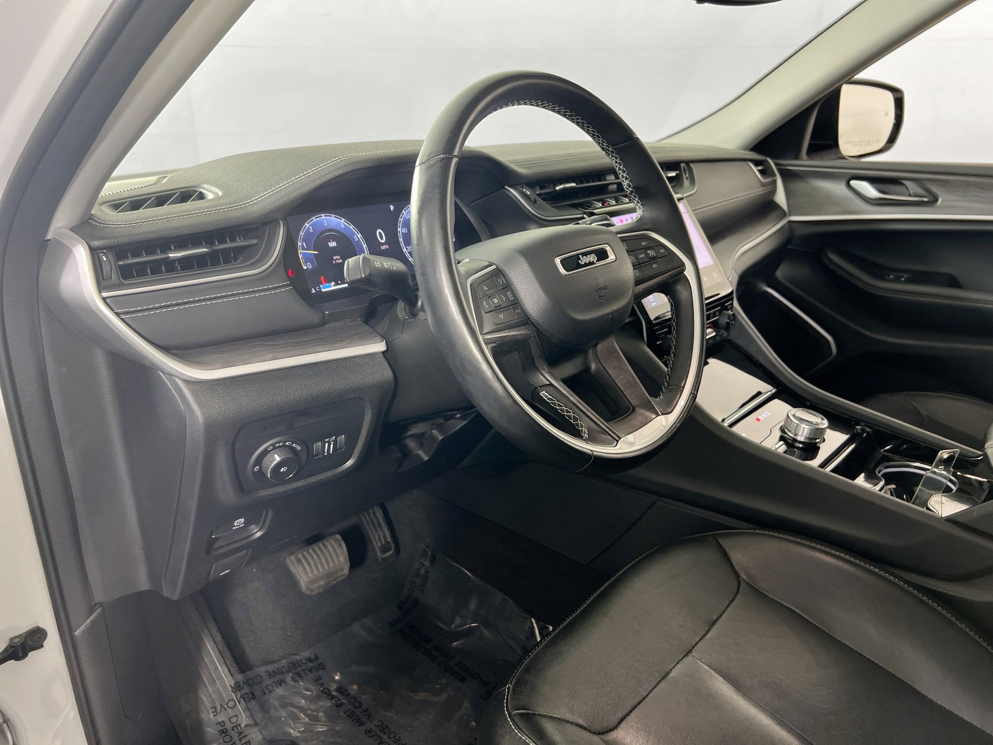 Used 2022 Jeep Grand Cherokee Limited image 9