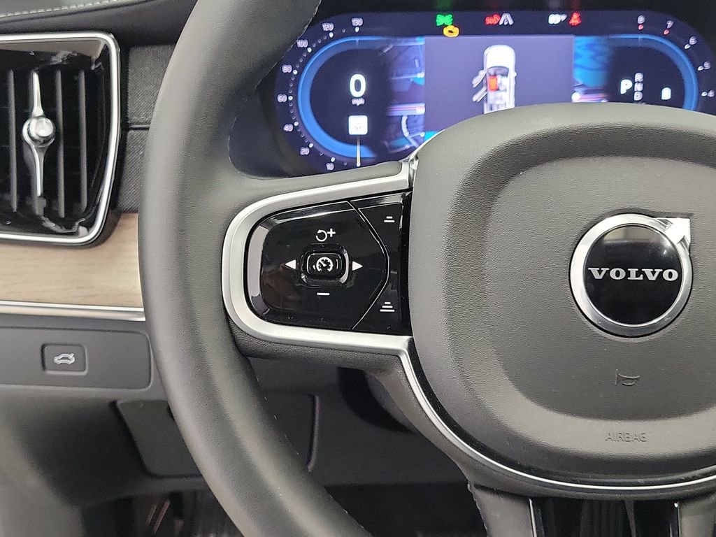 Used 2025 Volvo XC90 B6 Plus AWD/4WD image 25