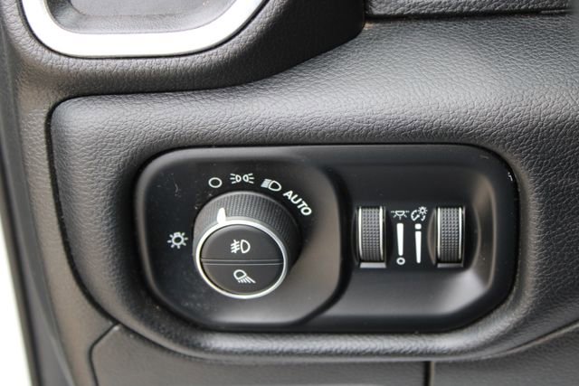 Used 2019 RAM 1500 Laramie AWD/4WD image 22