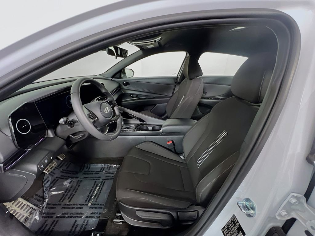 Certified 2025 Hyundai Elantra SEL image 20